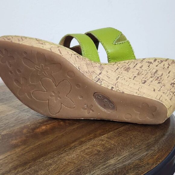 b.o.c. Green Leather Cork Sole Wedge Sandals Size 9 Green Leather Wedges - Picture 11 of 13